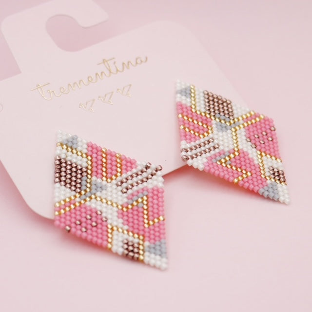 Aretes Tejidos Rombo Líneas Doradas