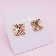 Aretes Tejidos Miyuki Cuadrados Beige y Dorado