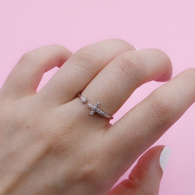 Anillo en Plata con Circones Fe