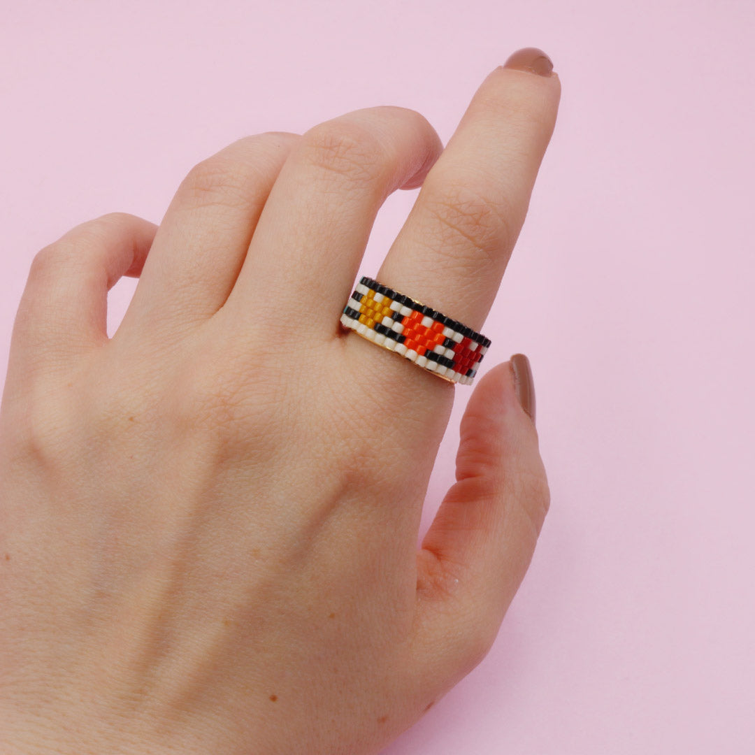 Anillo Delgado Miyuki Corazón en Color