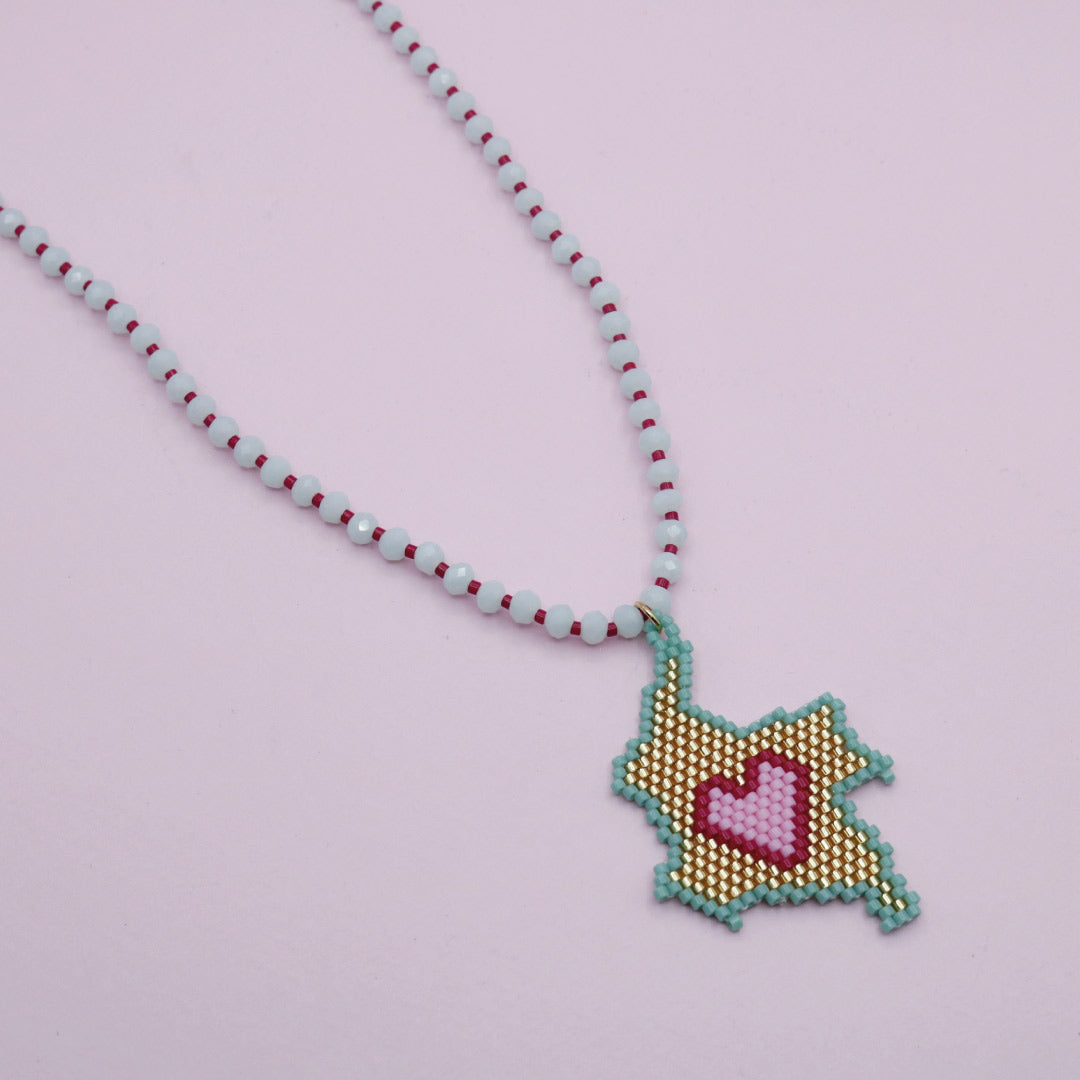 Collar Mapa de Colombia Tejido Corazón Rosa y Rojo