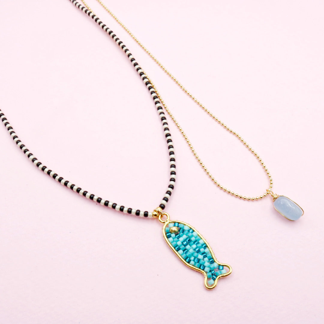 Set de Dos Collares Pez Azul en Mostacilla con Cadena Dorada