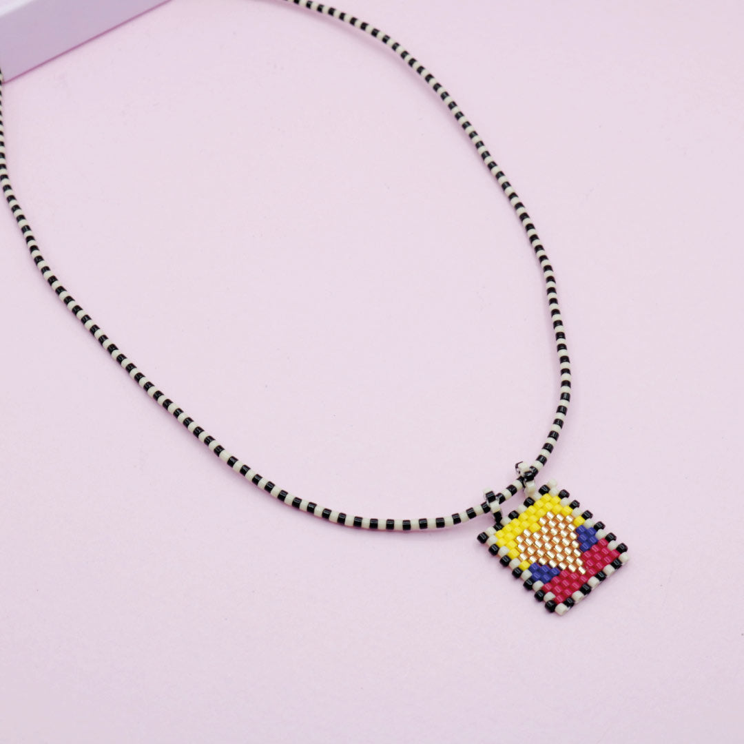 Collar Mostacillas Bandera Colombia y Corazón