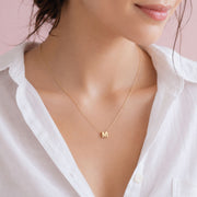 Collar Letra Dorada Sencillo