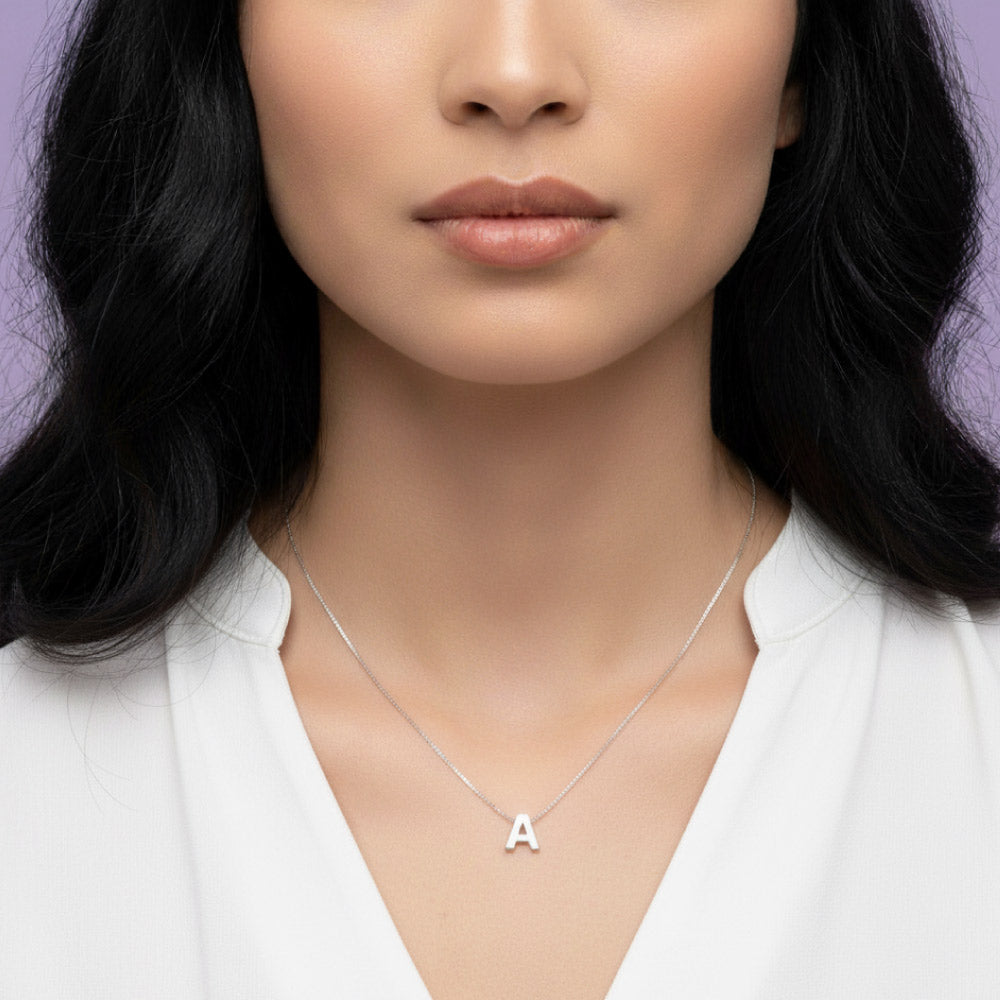 Collar Sencillo Letra Plata