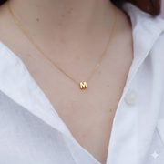 Collar Letra Dorada Sencillo