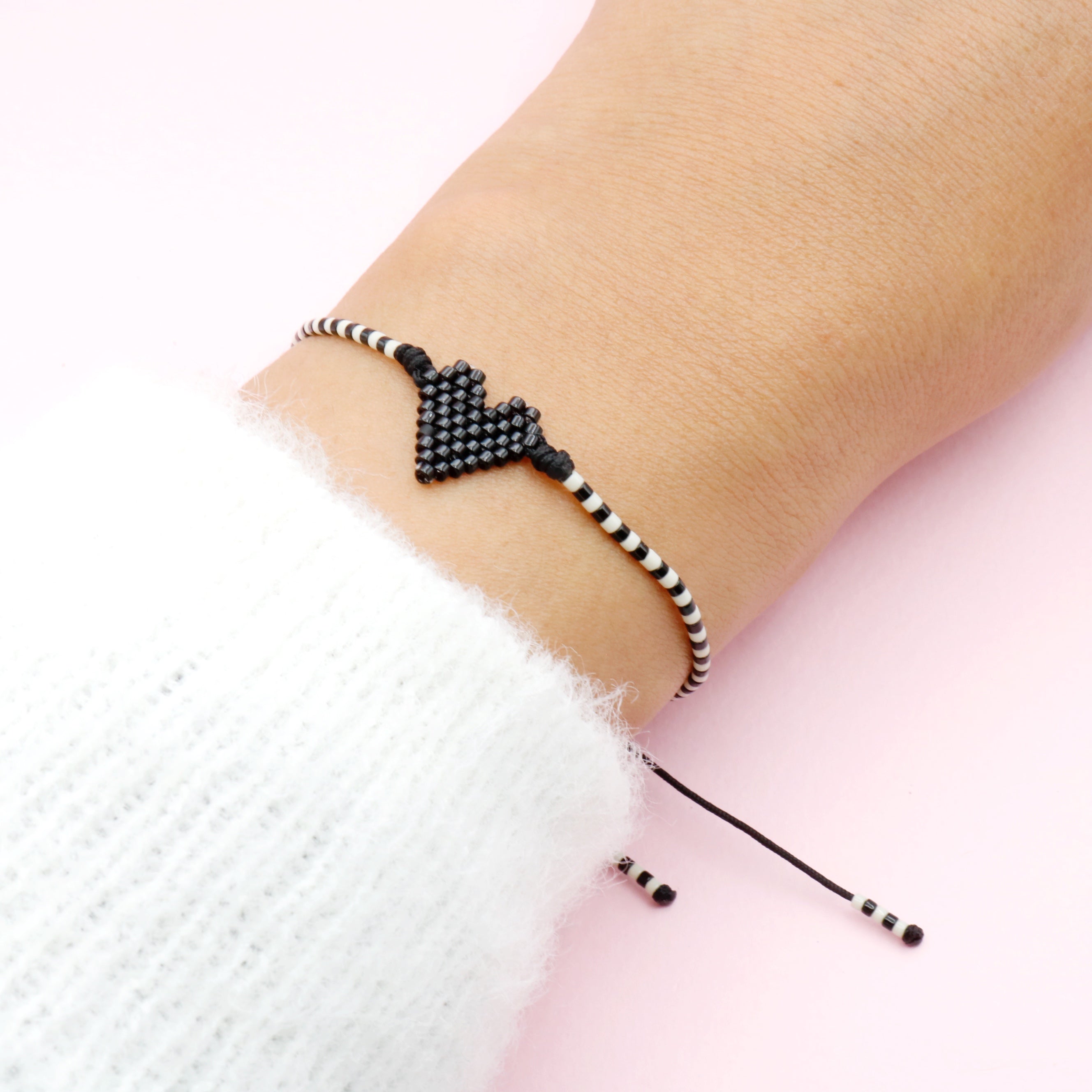 Pulsera Sencilla Mostacilla Corazón Negro