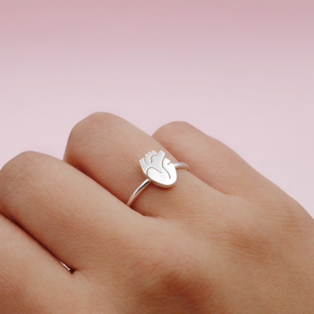 Anillo de Plata Un Corazón que Late