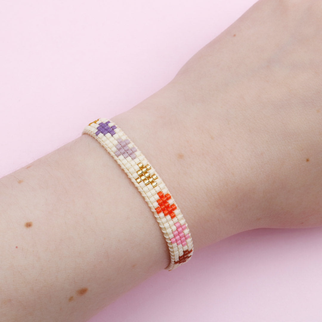 Pulsera en Mostacilla Corazones de Colores
