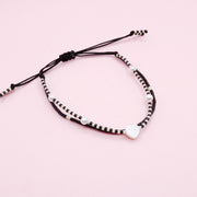 Pulsera Nácar Negra con Corazón Blanco