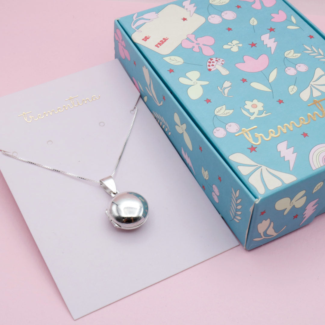 Relicario Circular Relieve en Plata